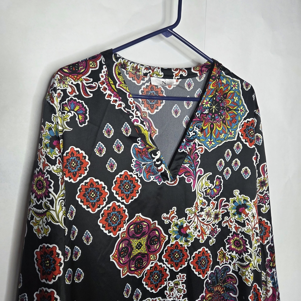Natori Black Floral Garment with Red and Blue Accents - Picture 3 of 14
